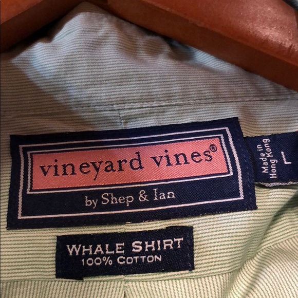 Vineyard Vines button up whale shirt - Picture 3 of 3